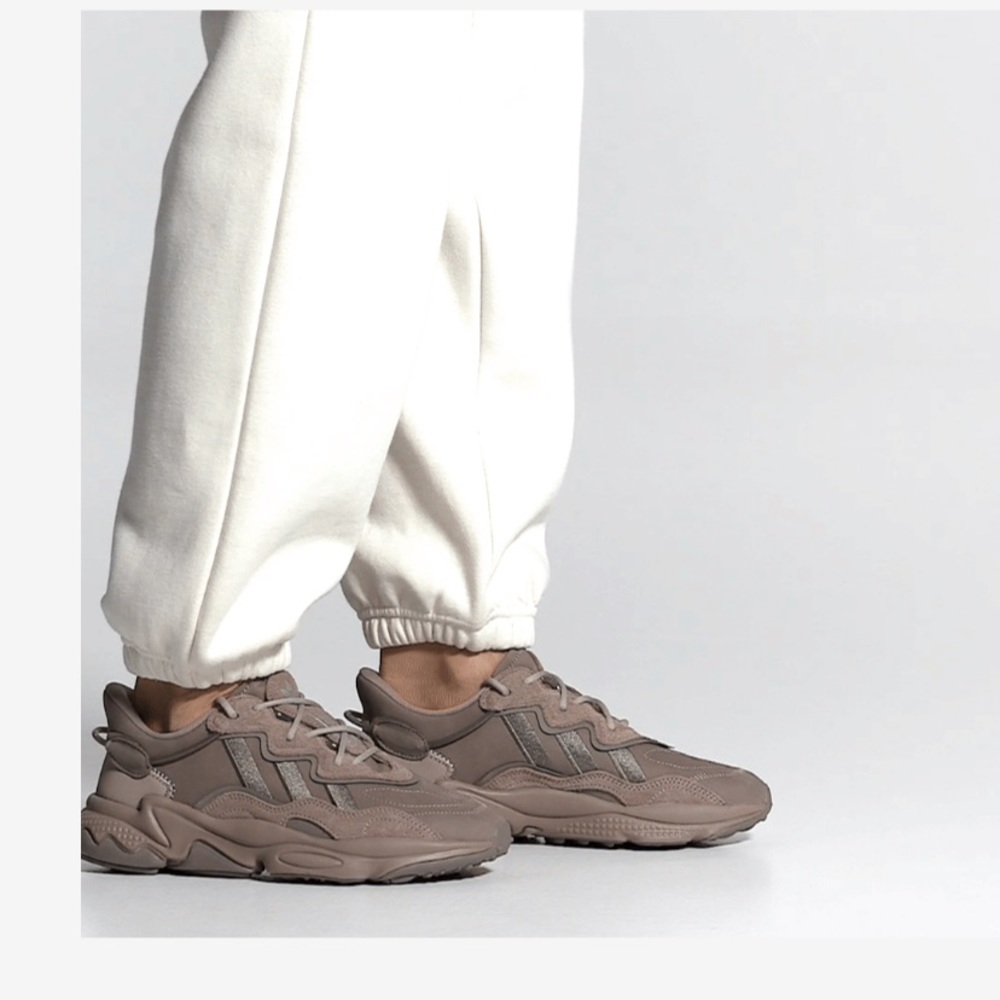 Adidas Originals Ozweego Casual Shoes (beige)